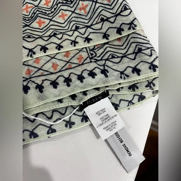 🆕J. Crew Geometric Print Scarf in Mint, Peach, and Navy - Picture 4 of 5